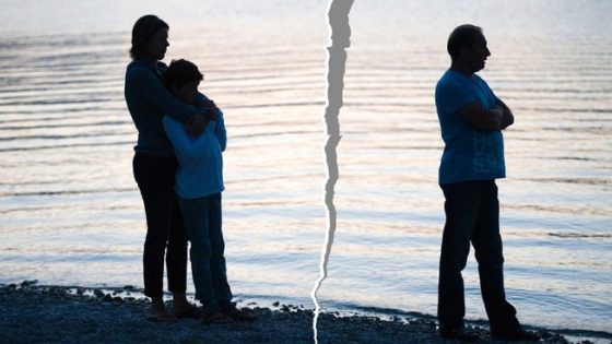 Family-divorce-traditions-broken_jpg_653x0_q80_crop-smart